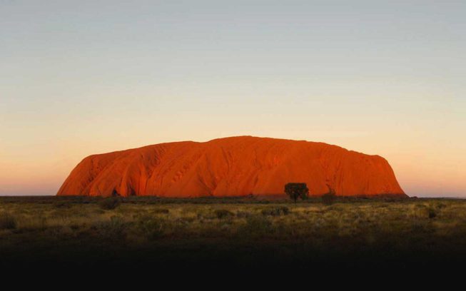Australia to ban climbing on Uluru from 2019 img